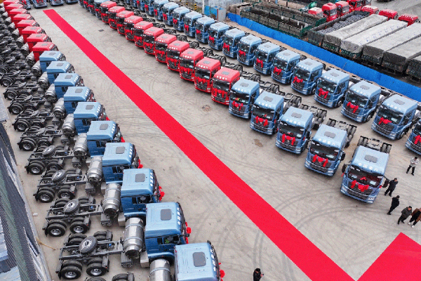 110台｜中国重汽交车捷报频传，硬核实力领跑新春市场！